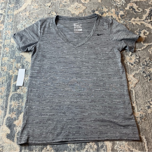 Nike Gray Fitted Short Sleeve T-Shirt - Picture 1 of 4